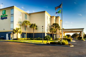 Holiday Inn Express Hotel & Suites