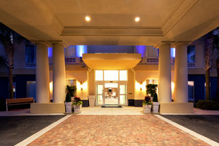 Holiday Inn Express Hotel & Suites