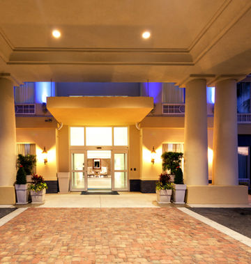Holiday Inn Express Hotel & Suites