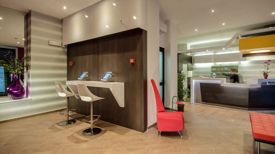 Hotel Genius Downtown Lobby