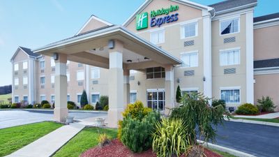 Holiday Inn Express Hotel & Suites