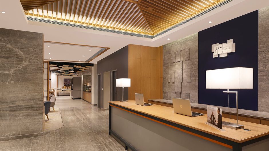 Holiday Inn Express OMR Thoraipakkam Lobby