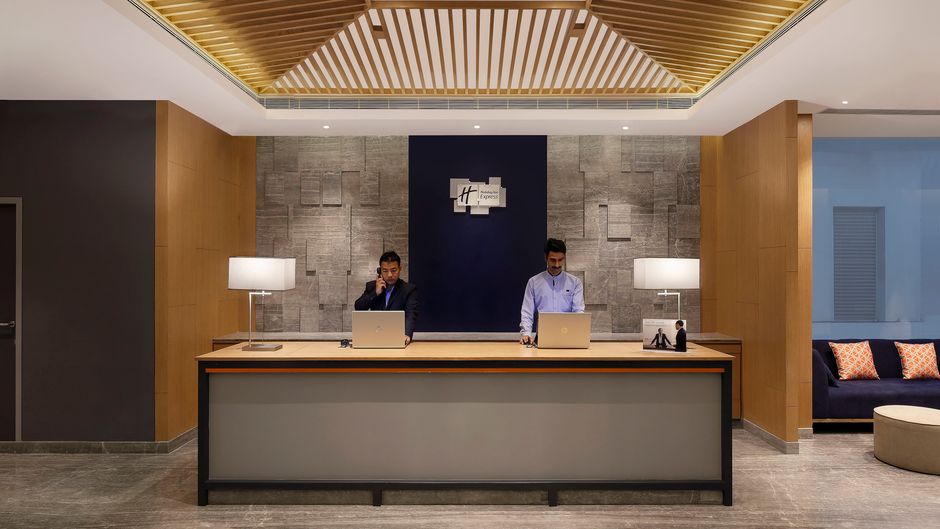 Holiday Inn Express OMR Thoraipakkam Lobby