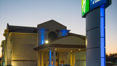 Holiday Inn Express & Suites Wauseon