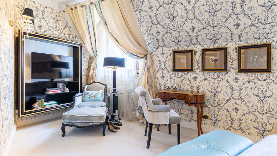 Suter Palace Hotel Room