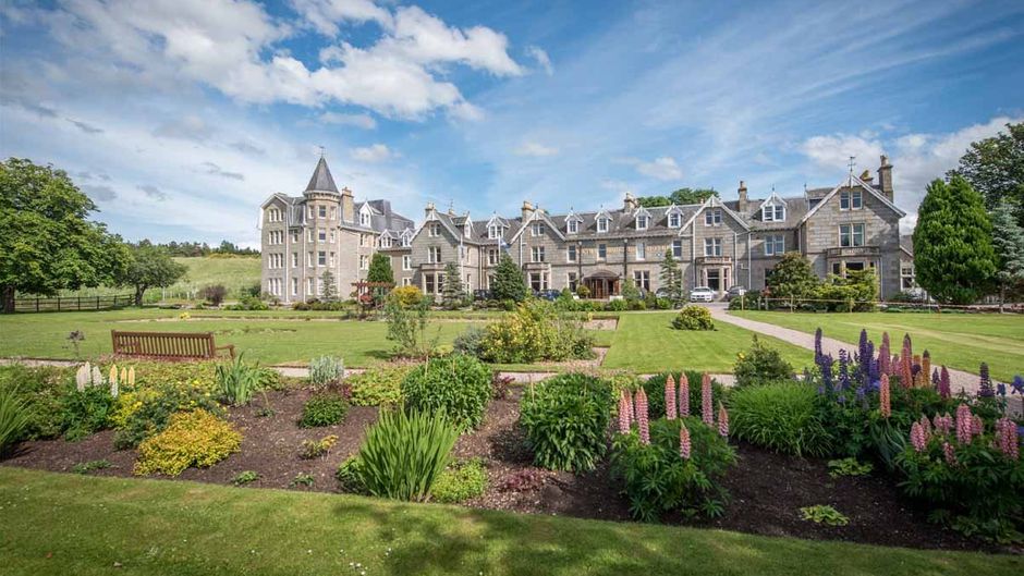 Nethybridge Hotel Exterior