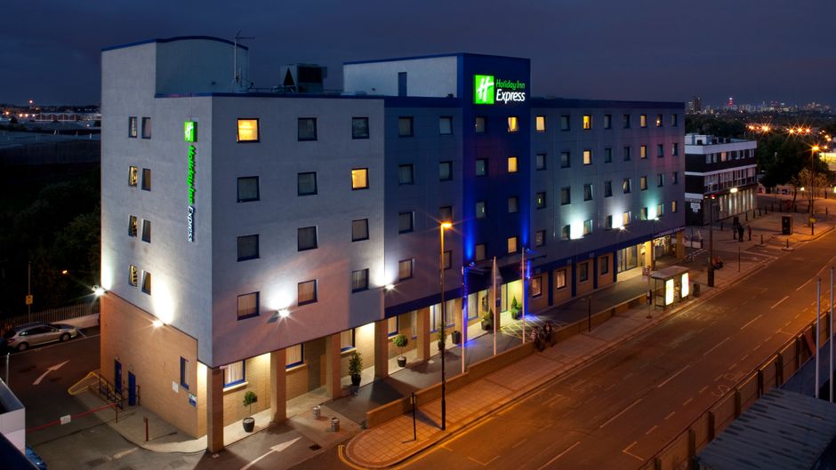 Holiday Inn Express Park Royal Exterior