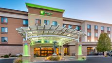 Holiday Inn & Suites