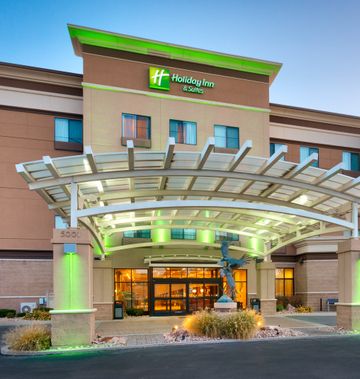 Holiday Inn & Suites
