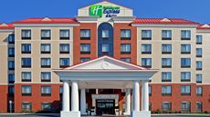 Holiday Inn Express Hotel & Suites