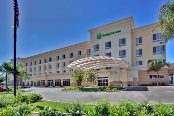 Holiday Inn and Suites Bakersfield North