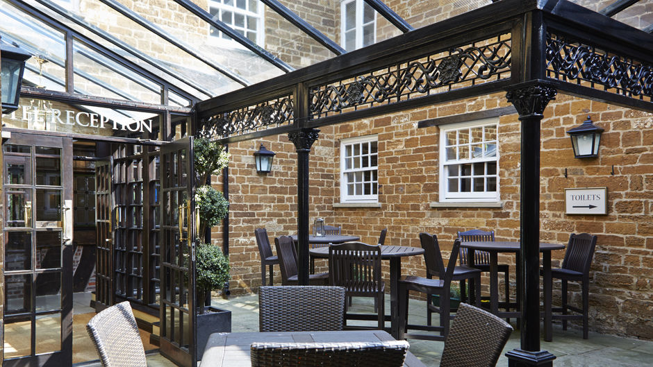Saracens Head Hotel Exterior