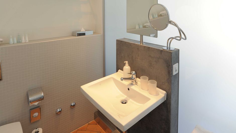 Klarer Hotel Room