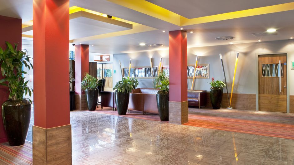 Holiday Inn Aberdeen-West Lobby