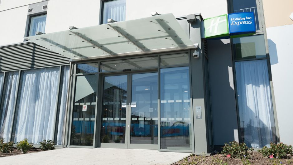 Holiday Inn Express Aberdeen Airport Exterior