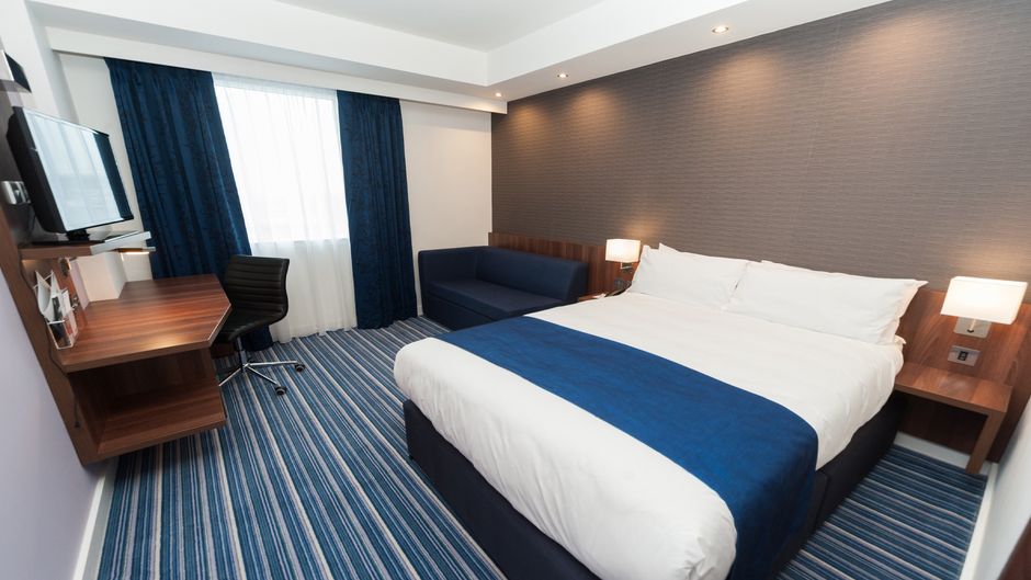 Holiday Inn Express Aberdeen Airport Room