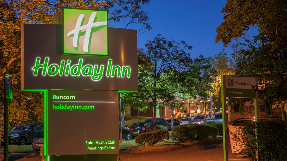 Holiday Inn Runcorn Exterior