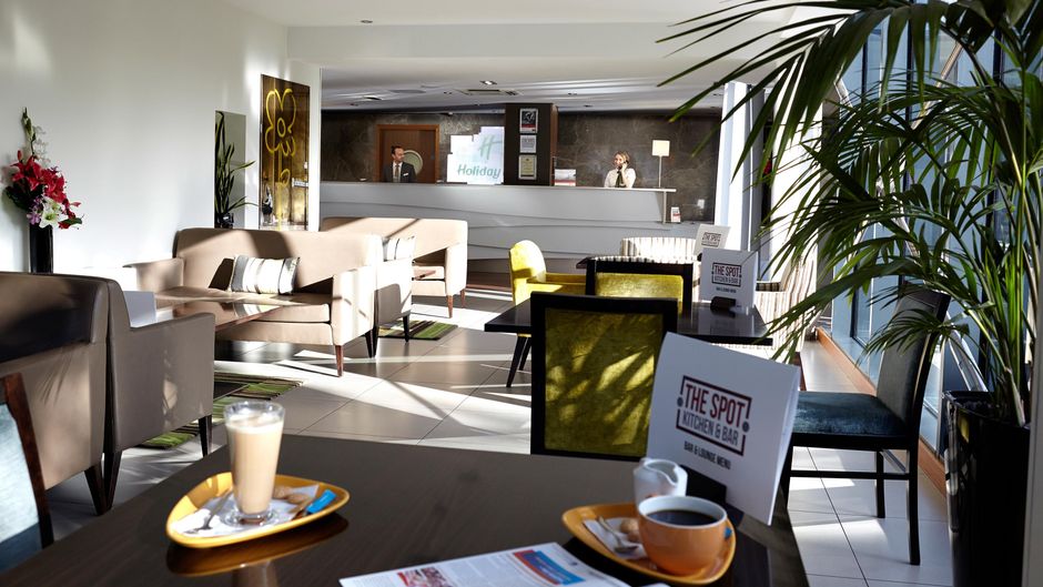 Holiday Inn Bristol City Center Lobby