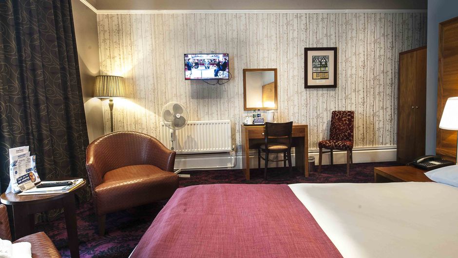 The Royal Hop Pole Hotel Room