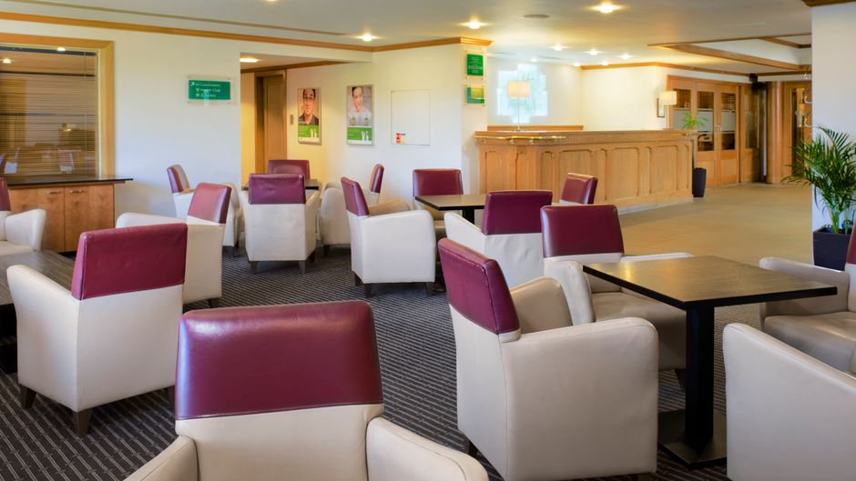 Holiday Inn Colchester Lobby