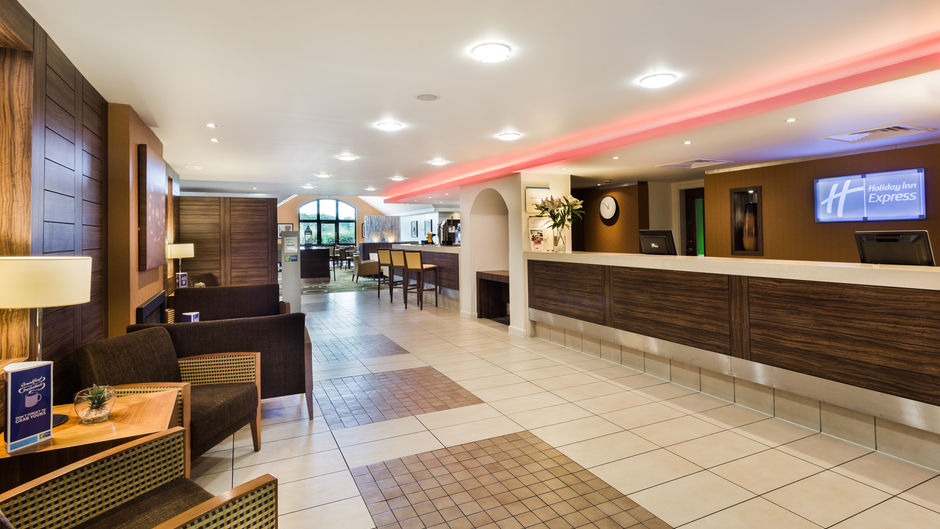 Holiday Inn Express Colchester Lobby