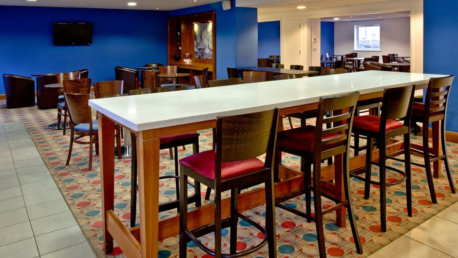Holiday Inn Express Shrewsbury Lobby