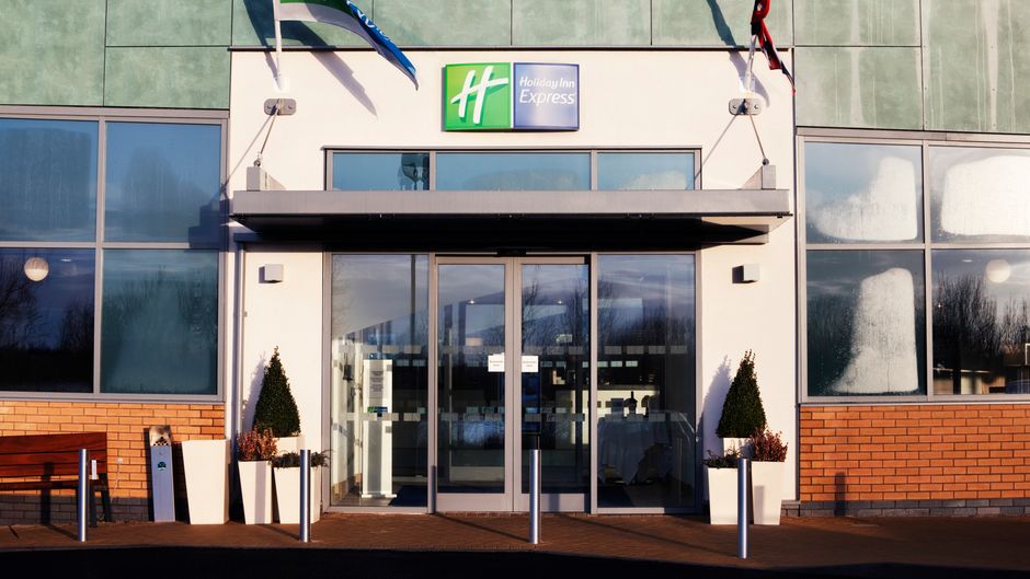 Holiday Inn Express Tamworth Exterior