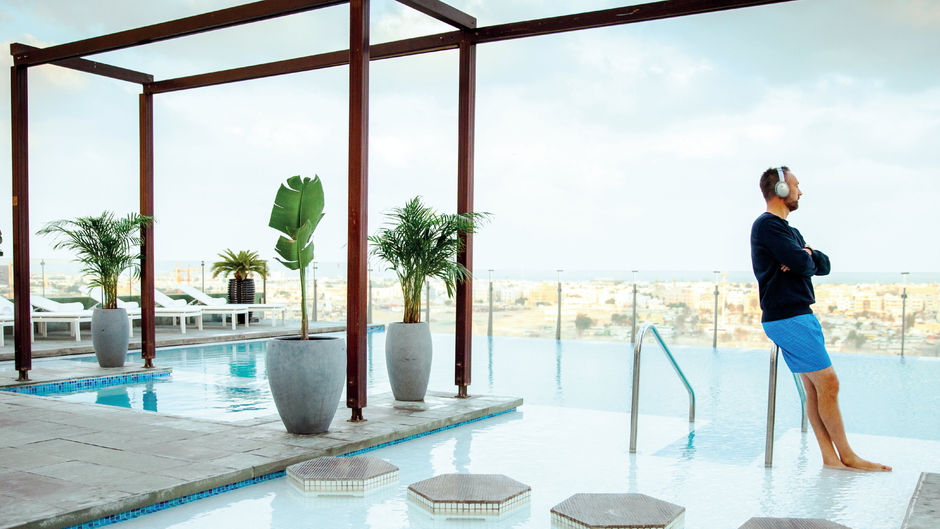 voco Dubai Pool