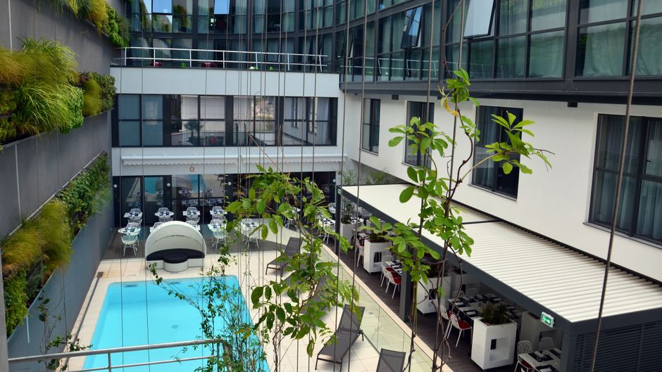 Holiday Inn Dijon Pool