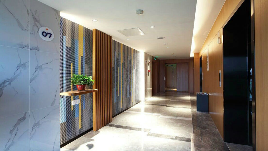 Holiday Inn Express Qujiang South Lobby