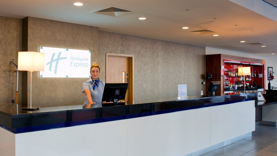 Holiday Inn Express Rotherham North Lobby