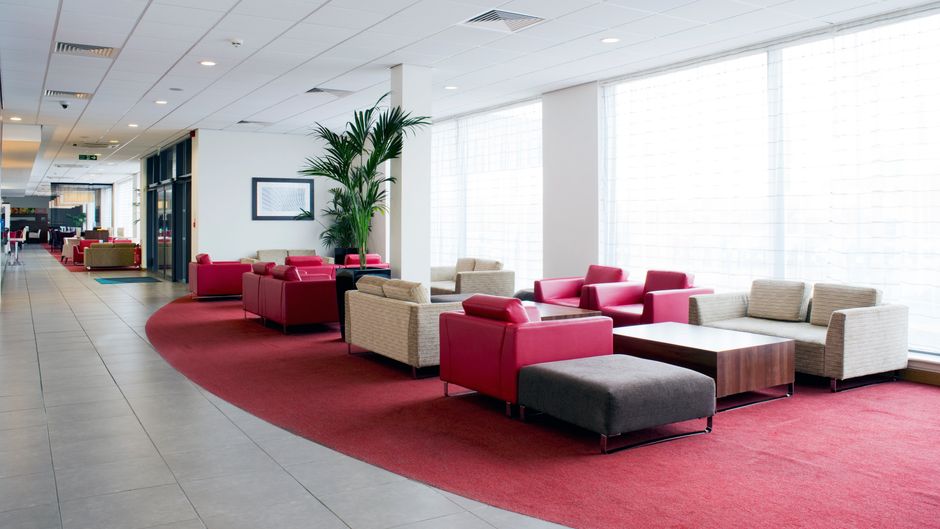 Holiday Inn Express Rotherham North Lobby
