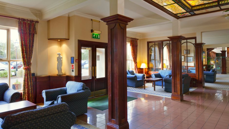 Holiday Inn Ipswich-Orwell Lobby