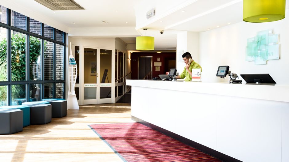 Holiday Inn Portsmouth Lobby