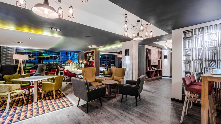Holiday Inn - Watford Junction Lobby