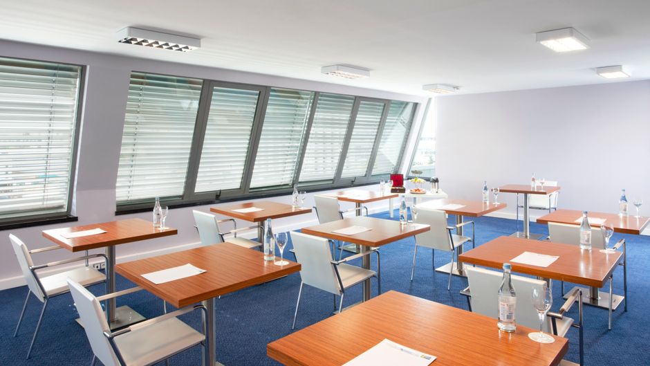 Holiday Inn Express Lisbon Airport Meeting