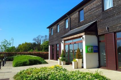 Holiday Inn Express Epsom Downs