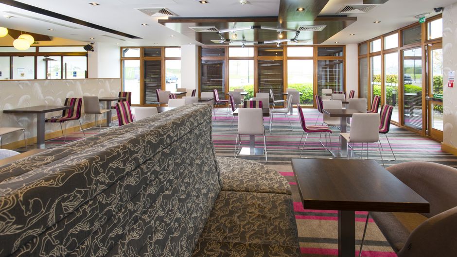 Holiday Inn Express Epsom Downs Restaurant