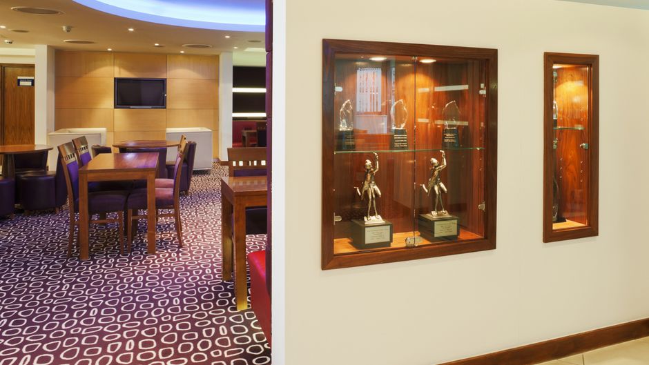 Holiday Inn Express Swiss Cottage Lobby