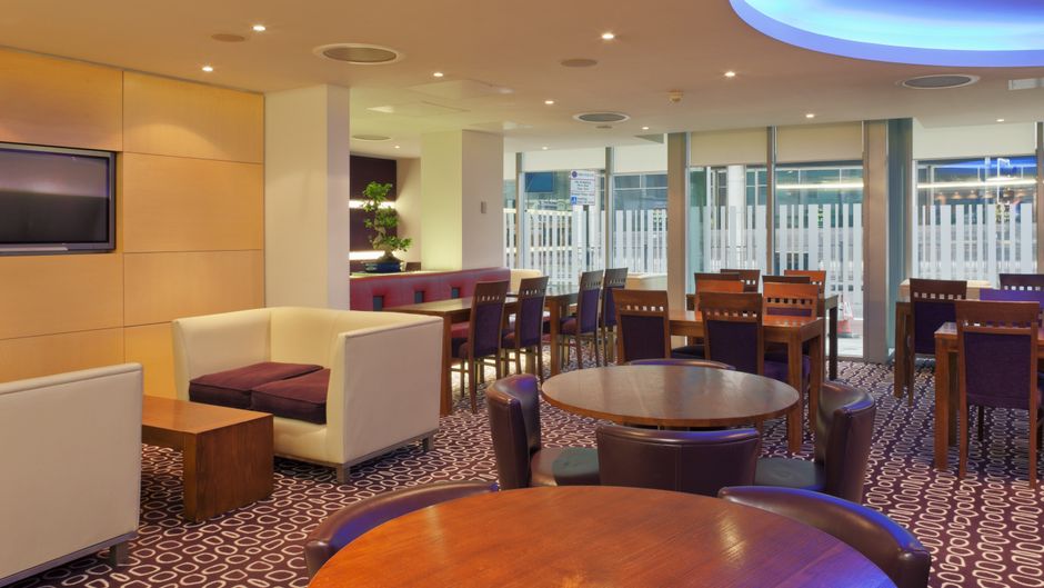 Holiday Inn Express Swiss Cottage Restaurant