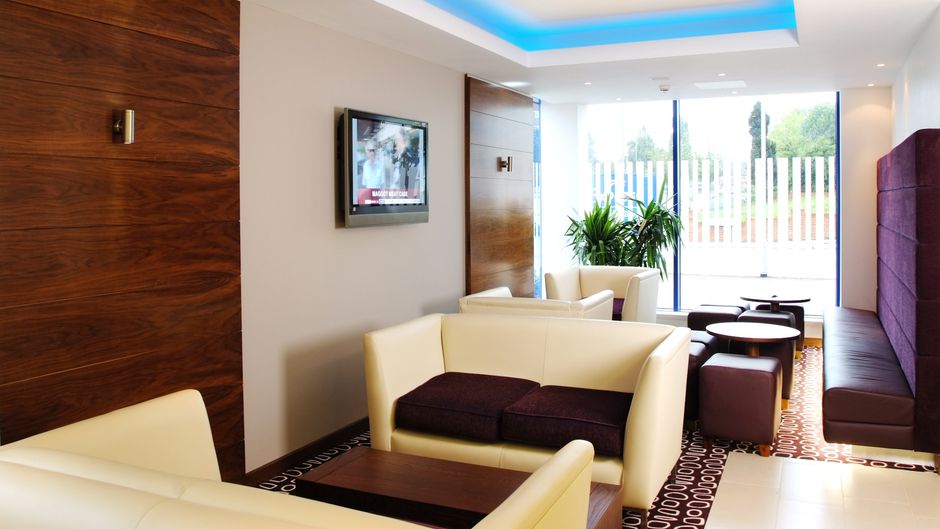 Holiday Inn Express Golders Green Lobby