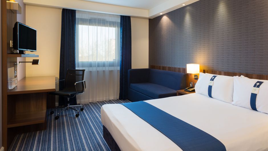 Holiday Inn Express Harlow Room