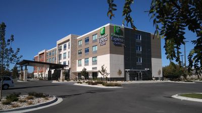 Holiday Inn Express & Suites Airport