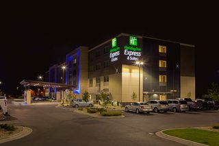 Holiday Inn Express & Suites Airport
