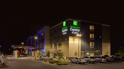 Holiday Inn Express & Suites Airport