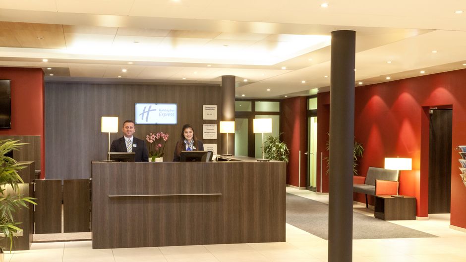 Holiday Inn Express Zurich Airport Exterior