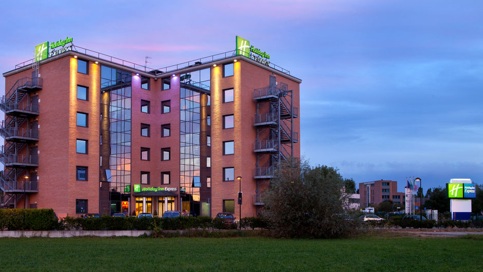 Holiday Inn Express - Reggio Emilia Exterior