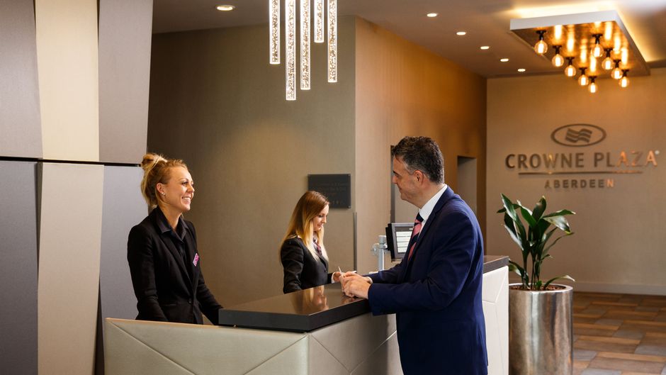 Crowne Plaza Aberdeen Airport Lobby