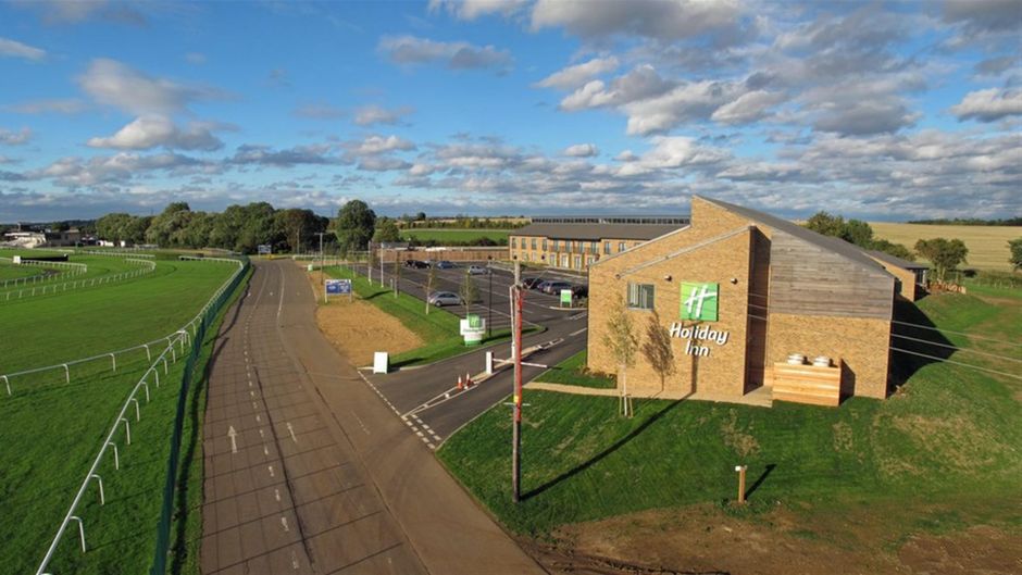 Holiday Inn Huntingdon Racecourse Exterior