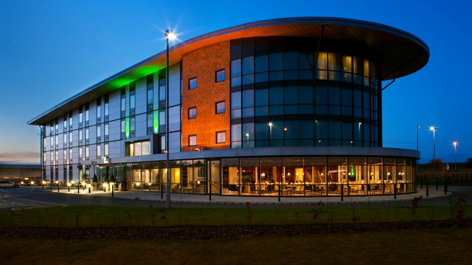 Holiday Inn Salisbury-Stonehenge Exterior